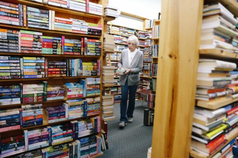 1410257 fi bookstore closing retirement 64