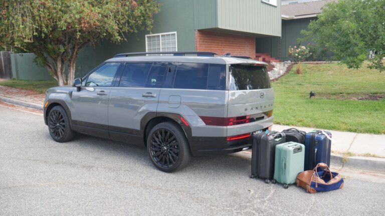 Hyundai Santa Fe luggage test