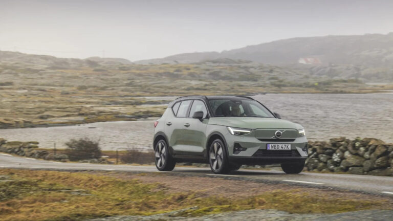 2024 Volvo XC40 Recharge action fjord1