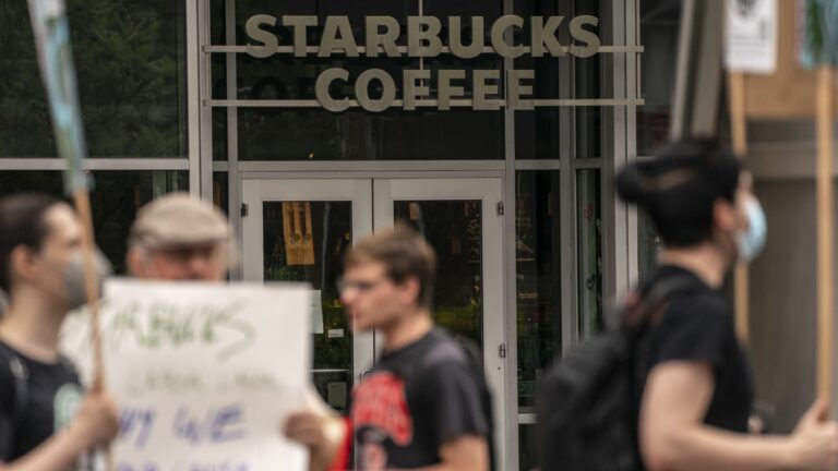 108041667 1727806430052 gettyimages 1241946359 STARBUCKS STRIKE