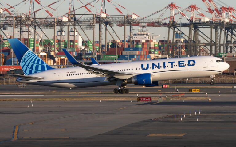 N643UA United Airlines Boeing 767 322ER 2 scaled