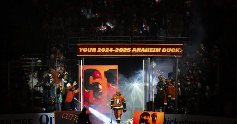 urlhttps3A2F2Fcalifornia times brightspot.s3.amazonaws.com2F1f2F672F8fd4068b481699be1c77c0b530b12Futah ducks hockey 17280