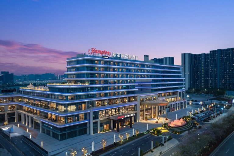 Hampton by Hilton Guangzhou Xintang Railway Station Exterior scaled e1736399492109