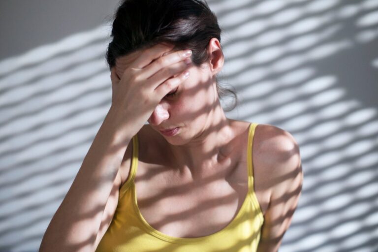 Migrane symptoms light sensitivity